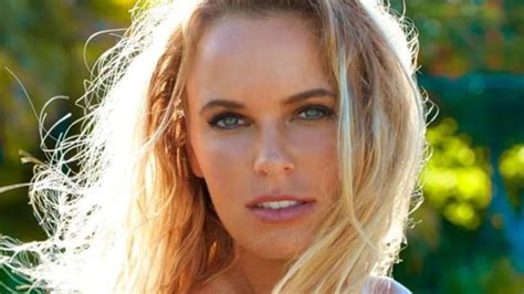 caroline wozniacki sexy|10 Stunning Photos of Retired Tennis Player Caroline。